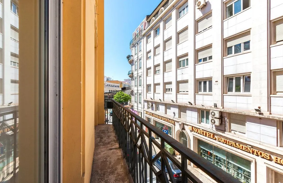 Bright City Center, 10M From Subway, 6 Rooms, Up To 20 Ppl-1